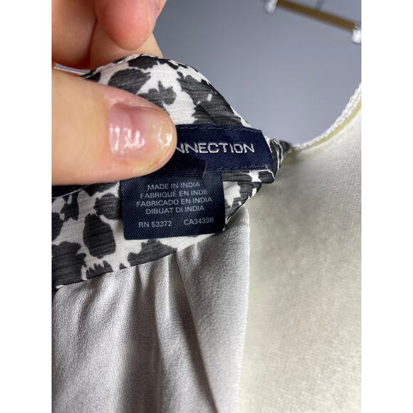 French Connection, Size 8, White & Black Dress, V-Neck, Chiffon, Empire Waist - Picture 6 of 8